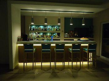 Estia Aparthotel 3*